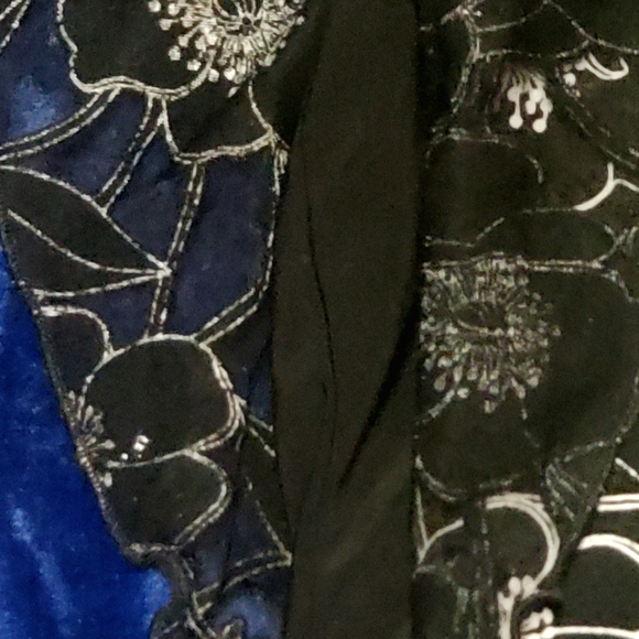 Women's shirt size XL. Sheer with built in undershirt - Picture 4 of 4